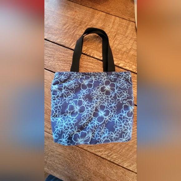 Maui Island Floral Reversable Women's Tote Bag - Picture 6 of 6